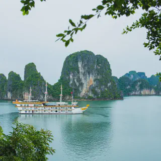 /img/7301-vietnam-honeymoon-guide.webp