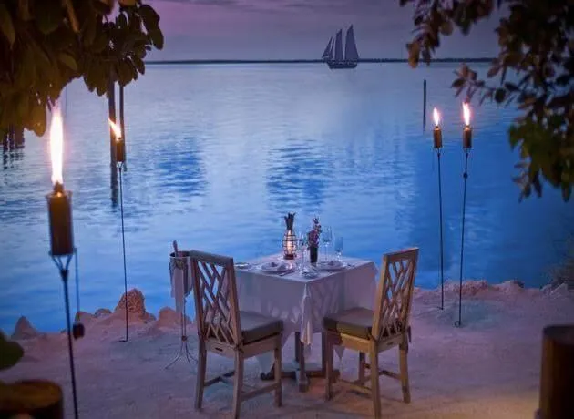 /img/7307-key-west-honeymoon-dining.webp