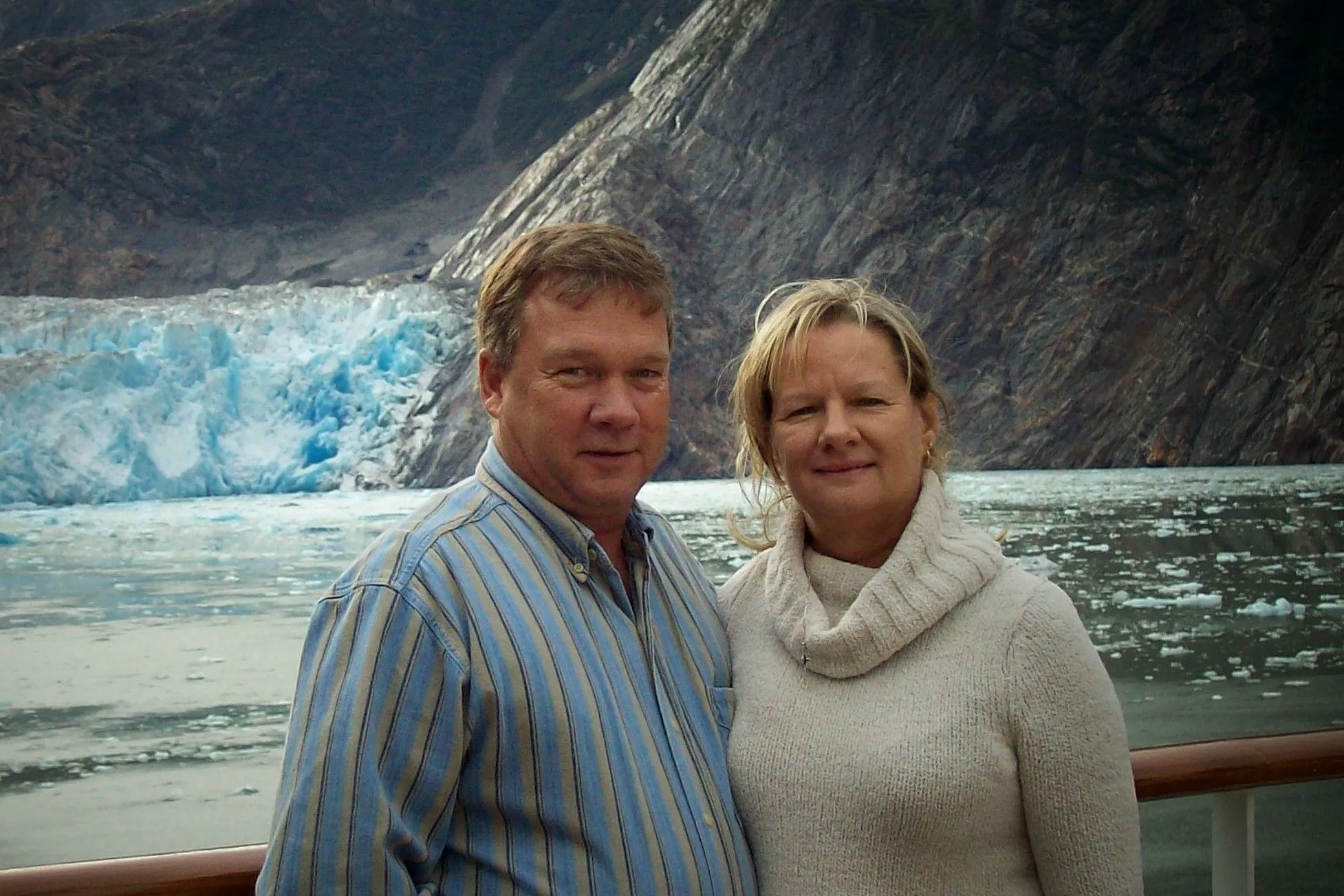 7310 alaskan cruise couple glacier