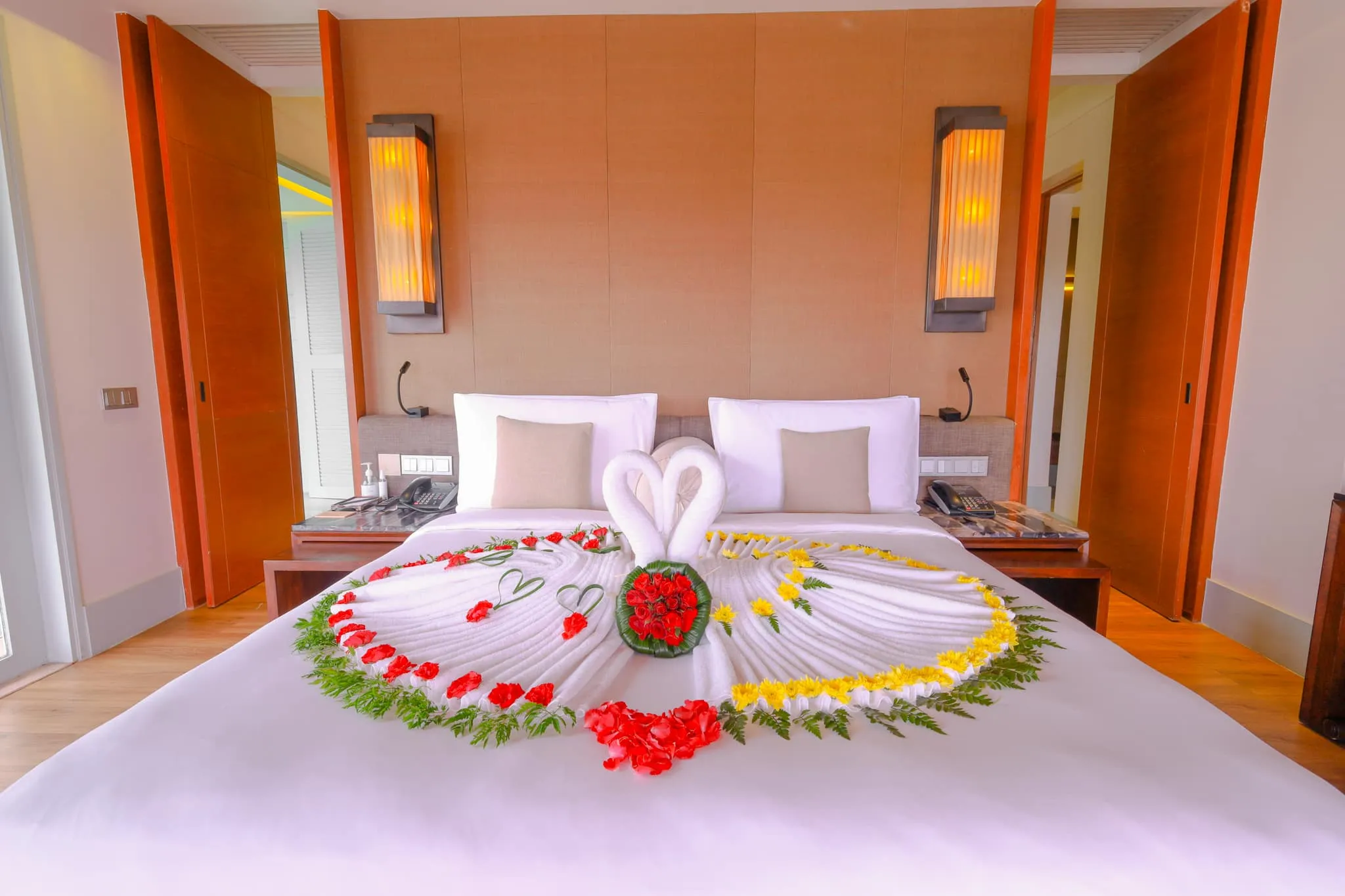 7318 honeymoon bed ambiance