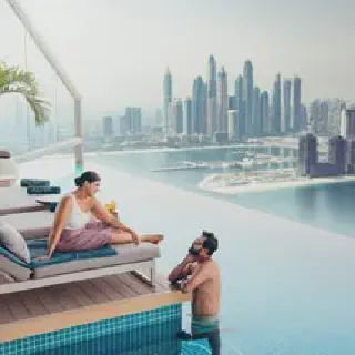/img/7322-dubai-honeymoon-skyline.webp