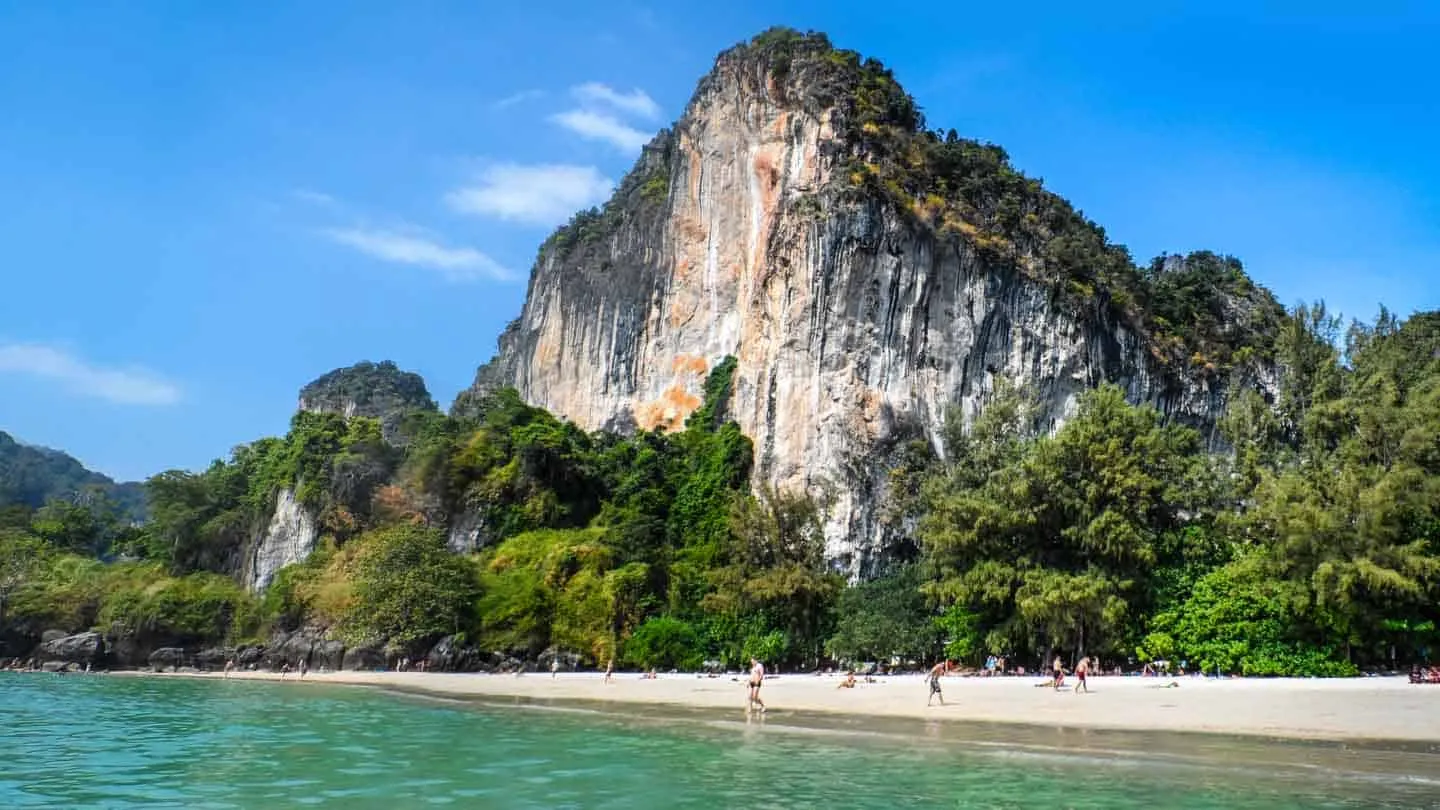7327 couple on krabi beach