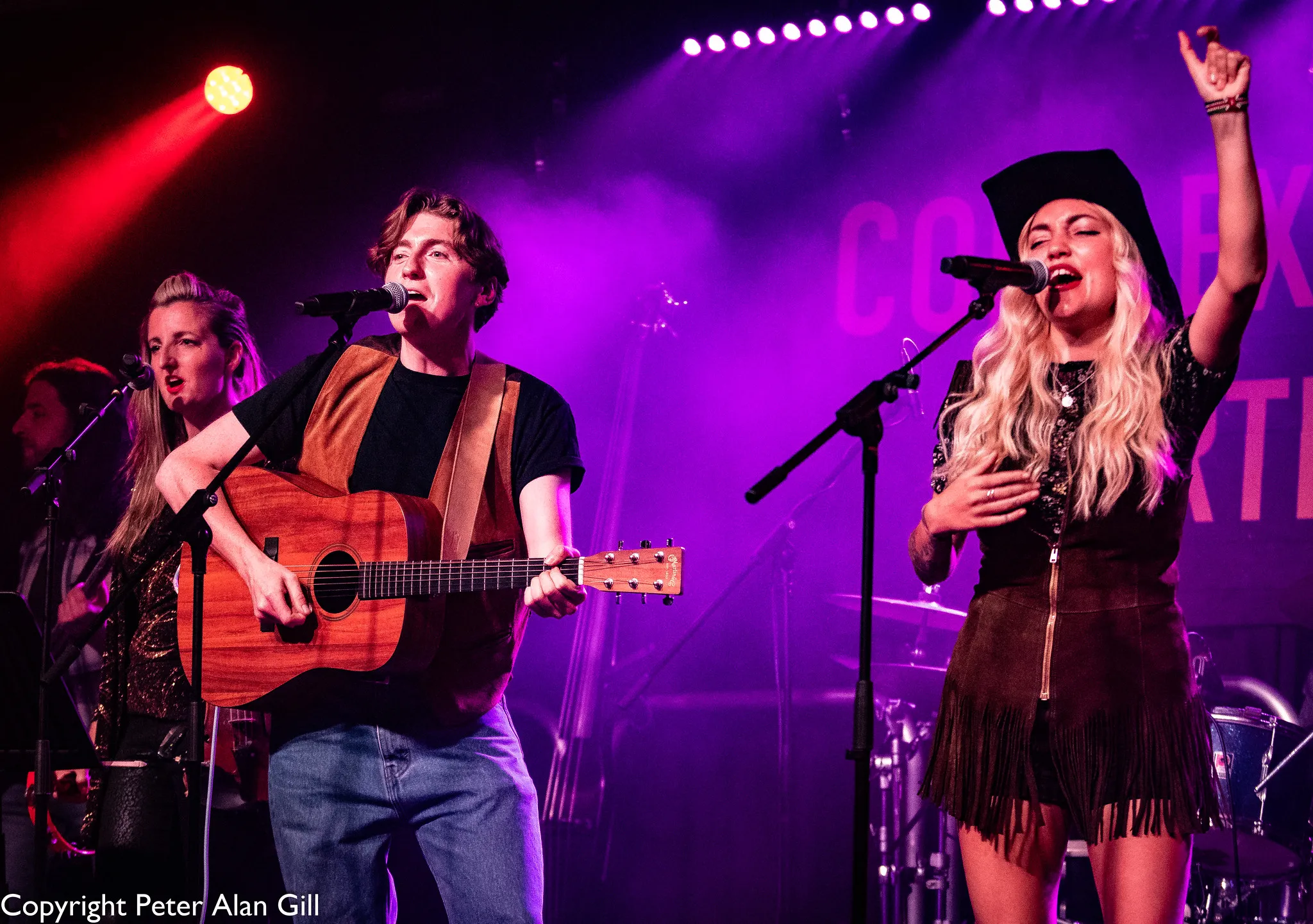 /img/7333-nashville-honeymoon-band-image-7.webp