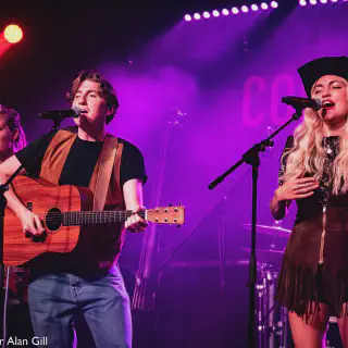 /img/7333-nashville-honeymoon-band-image-7.webp