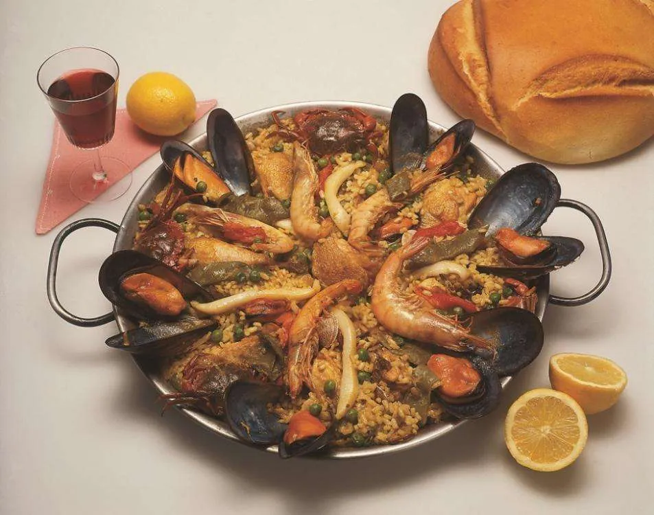 /img/7349-couple-romantic-dinner.webp