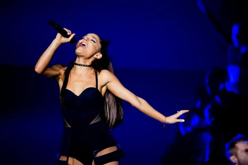 /img/7367-ariana-grande-honeymoon-tour-legacy.webp