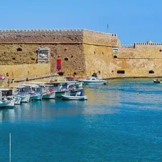 /img/7379-greece-honeymoon-hotels.webp