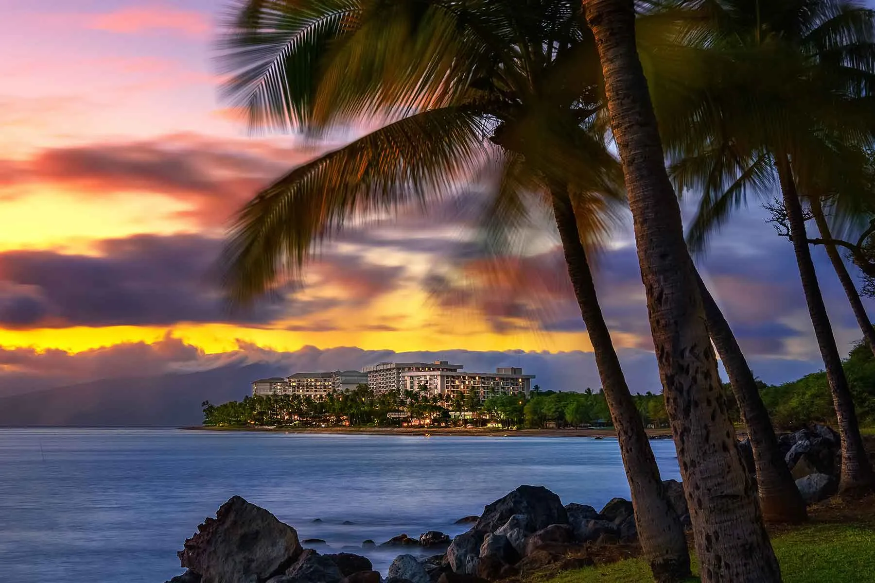 /img/7414-hawaii-couple-lei.webp