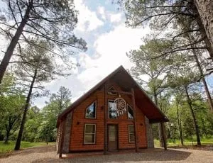 7454 broken bow cabin exterior