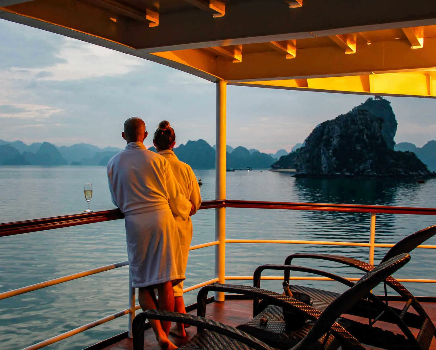 7479 honeymoon couple activity