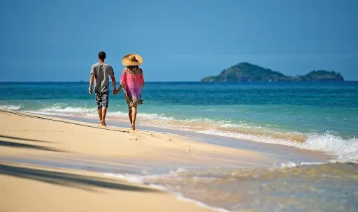 7481 fiji honeymoon couple