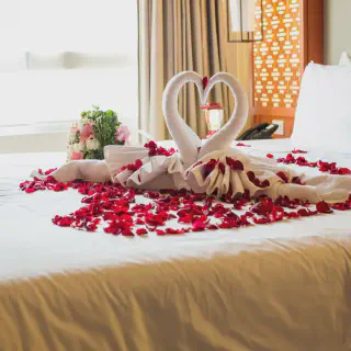 /img/7486-couple-relaxing.webp