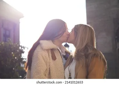 7518 lesbian honeymoon city
