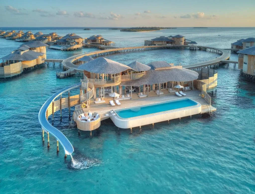 7519 w maldives resort