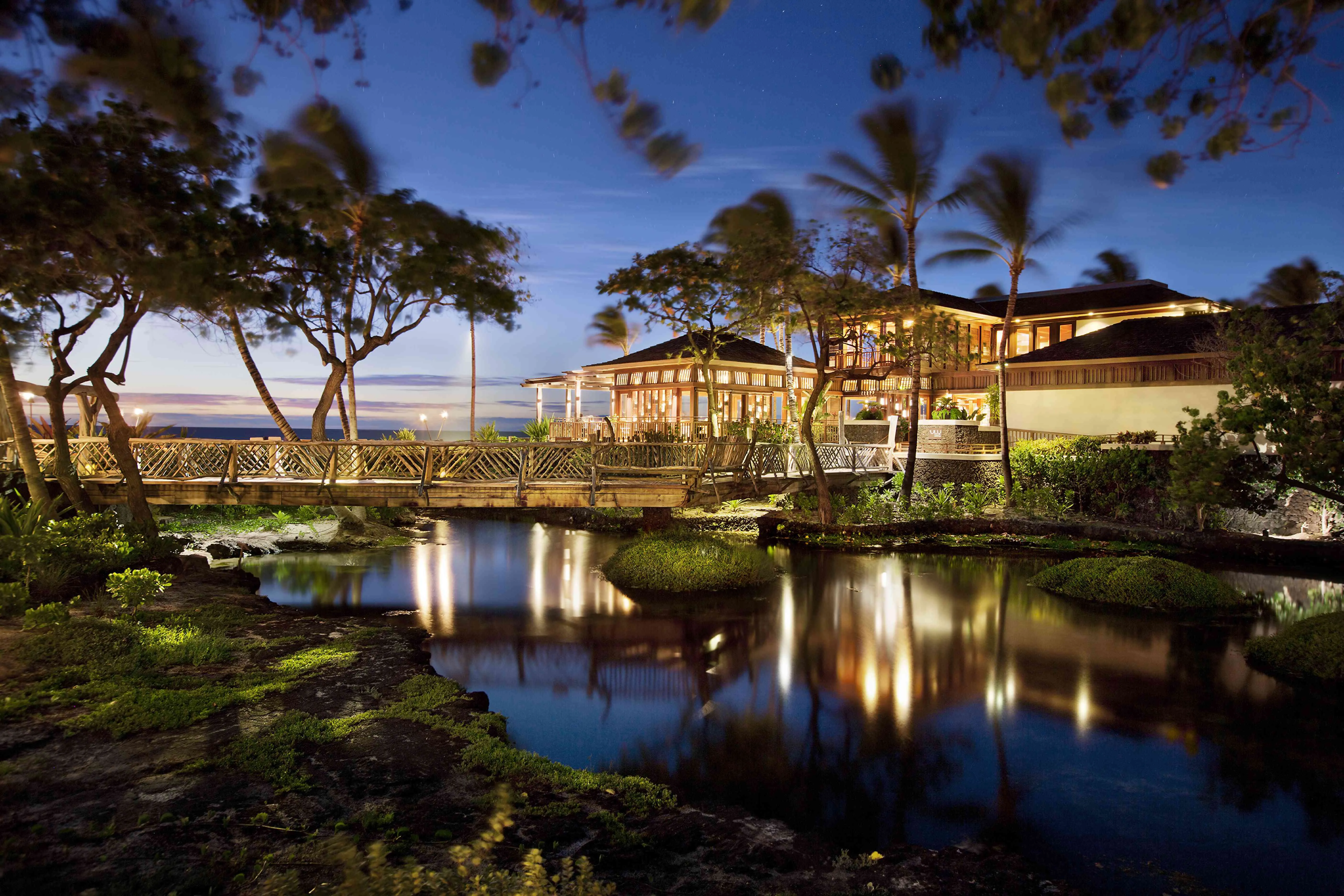 /img/7522-hawaii-honeymoon-resort-pool.webp