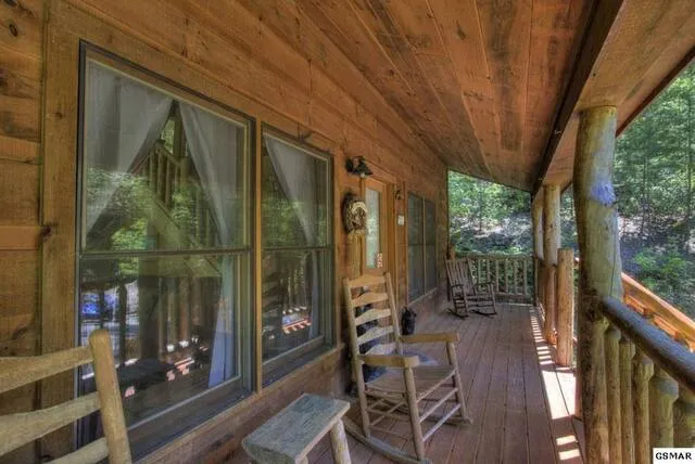 7533 gatlinburg cabin hot tub