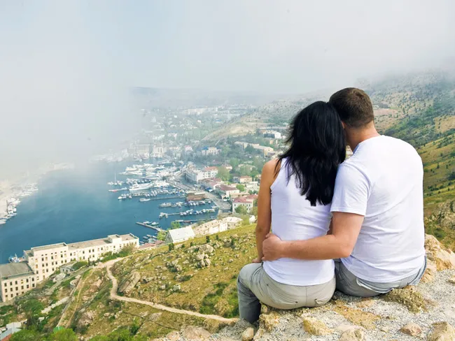 7534 couple traveling
