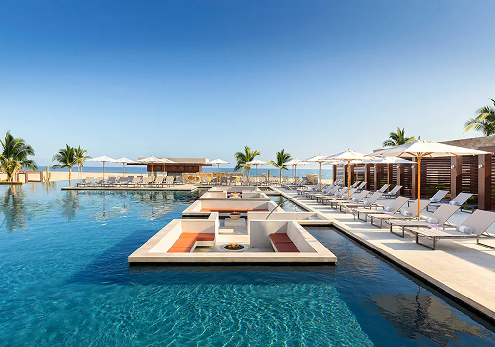 /img/7544-packing-essentials-honeymoon.webp