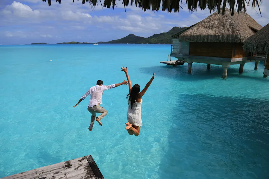 /img/7568-bora-bora-travel-budget.webp