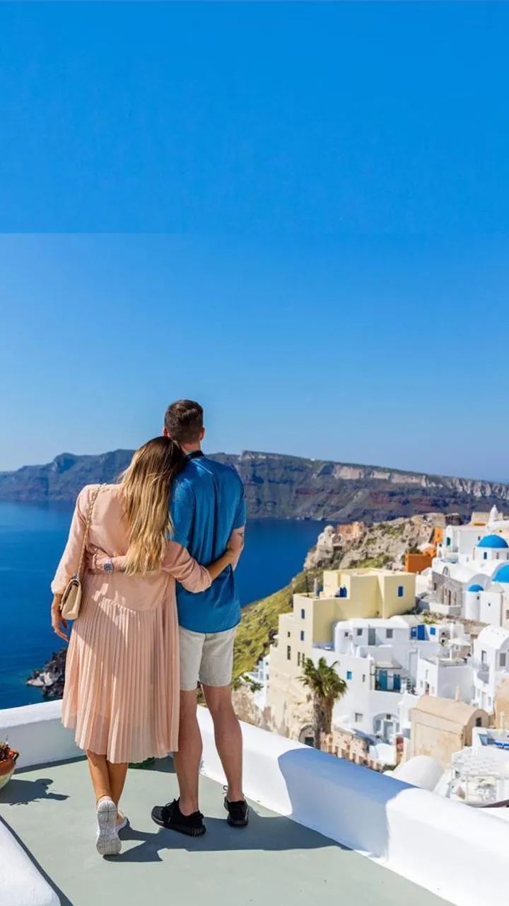 7582 romantic couple honeymoon