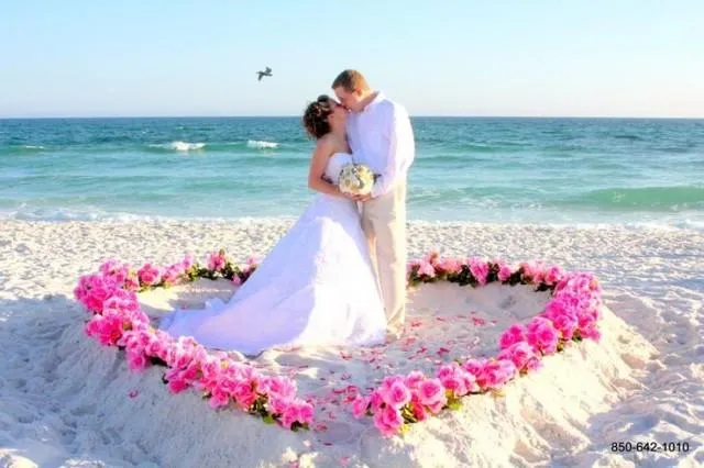 7611 destin honeymoon couple