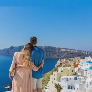 /img/7648-couple-traveling.webp