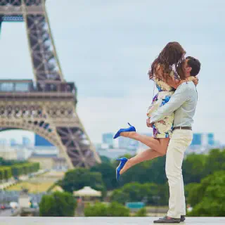/img/7659-romantic-honeymoon-places-couple.webp