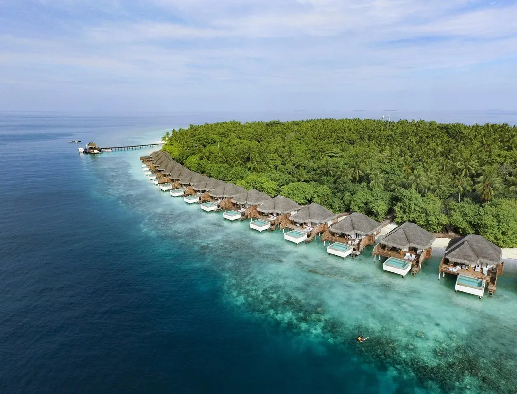 7661 maldives resort overwater bungalow